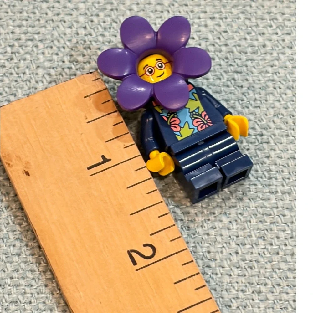 LEGO Minifigure Lot 2 Purple Flower Head Girl Freckles Glasses Pink Hoodie Blue